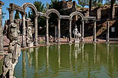 Villa Adriana - Canopo e Serapeo, uno dei complessi pi originali e spettacolari della villa.